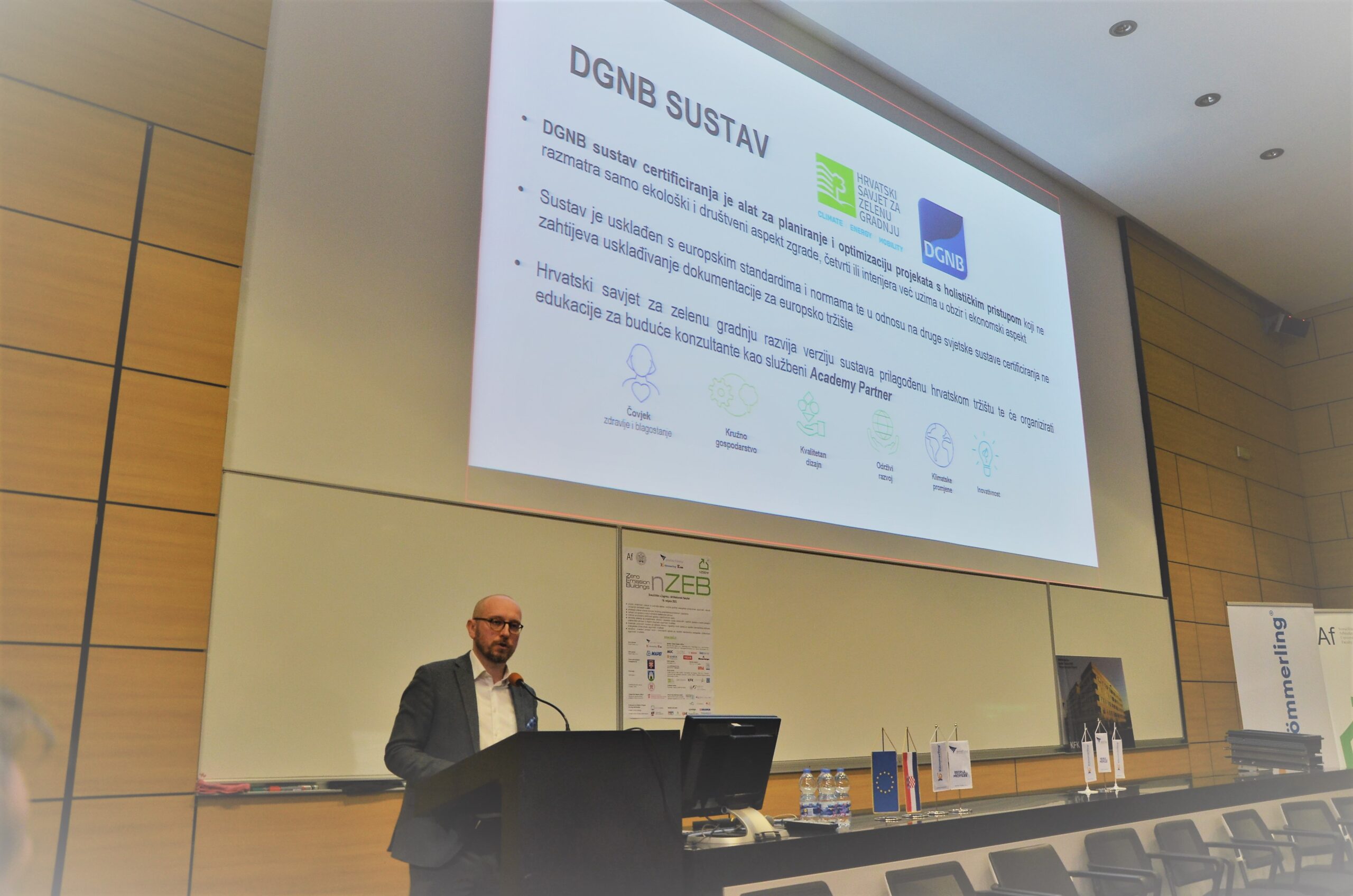 Dean Smolar prezentirao DGNB sustav te istaknuo važnost objektivne ocjene održivosti na ZEB stručnom skupu